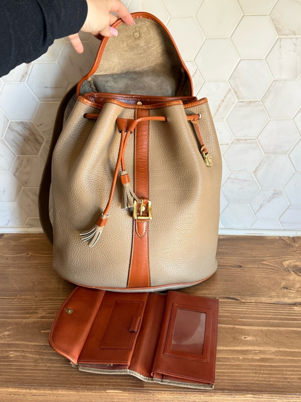 Vtg Dooney & Bourke AWL Drawstring Backpack with Matching Wallet - Picture 4 of 16